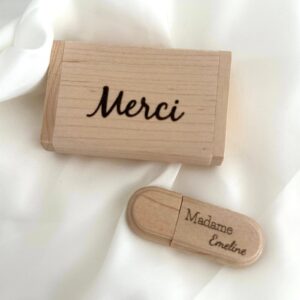 Boite + clé USB 16 GB